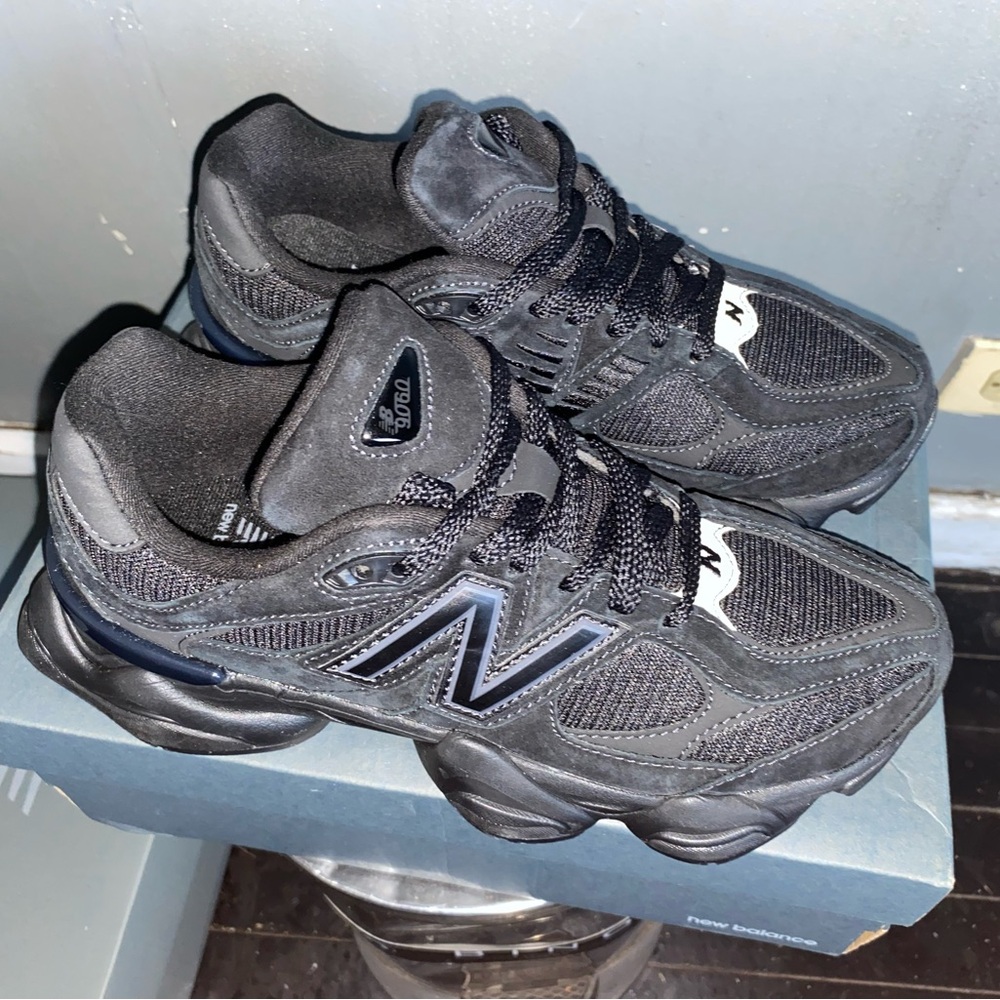 Triple Black New Balances